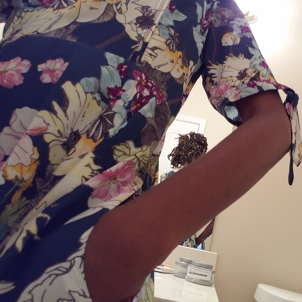 Adorable Guess dress!! - Picture 2 of 7
